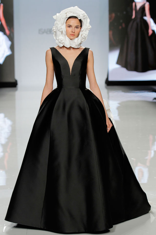 ilovebrides.pt Isabel Sanchis 2018 Barcelona Bridal Fashion Week 2017